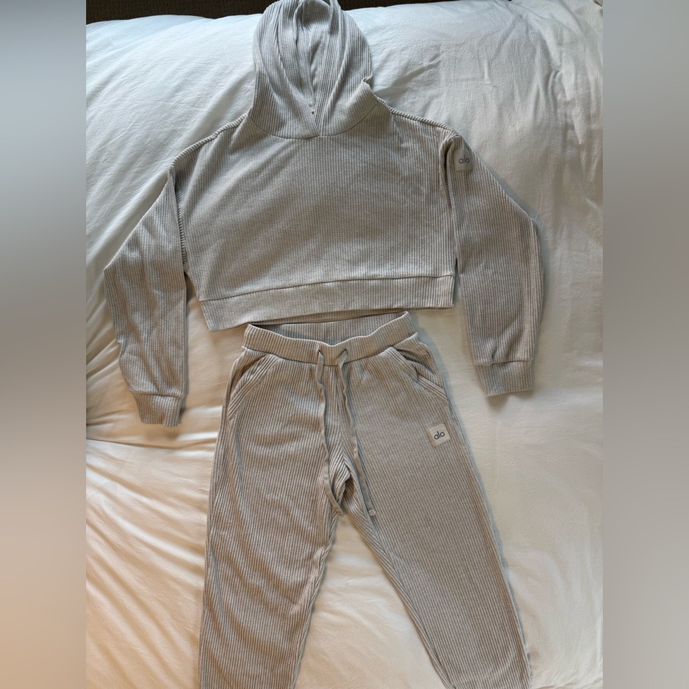 Alo Yoga Muse Matching Set (Hoodie and Pant in Ivory) Small - Picture 5 of 15